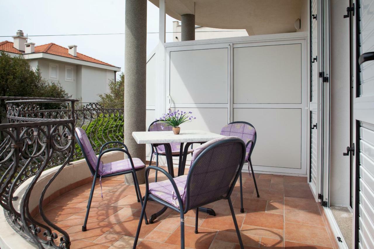 Apartments Cvjetni Dvori Макарска Екстериор снимка